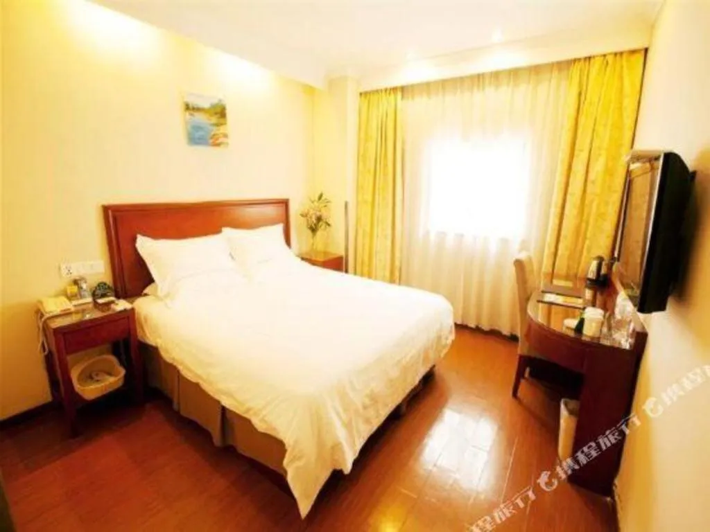 Bed in GreenTree Alliance Changzhou University City Hotel