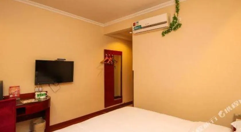 Bed in GreenTree Alliance Changzhou University City Hotel