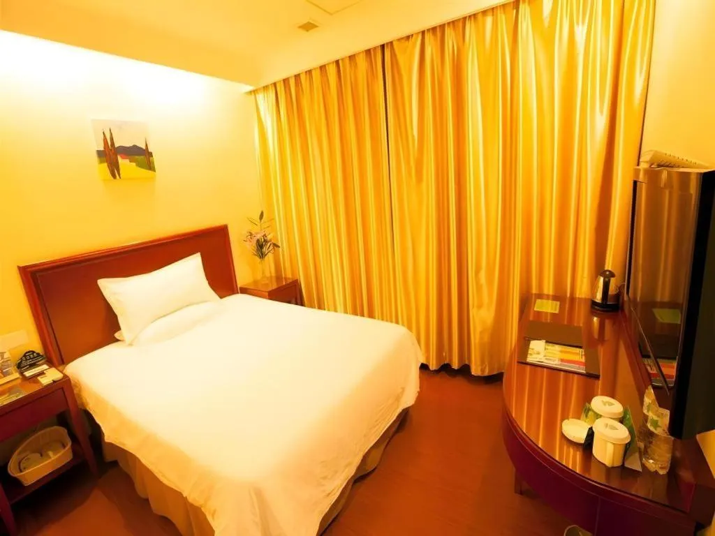 Bed in GreenTree Alliance Changzhou University City Hotel