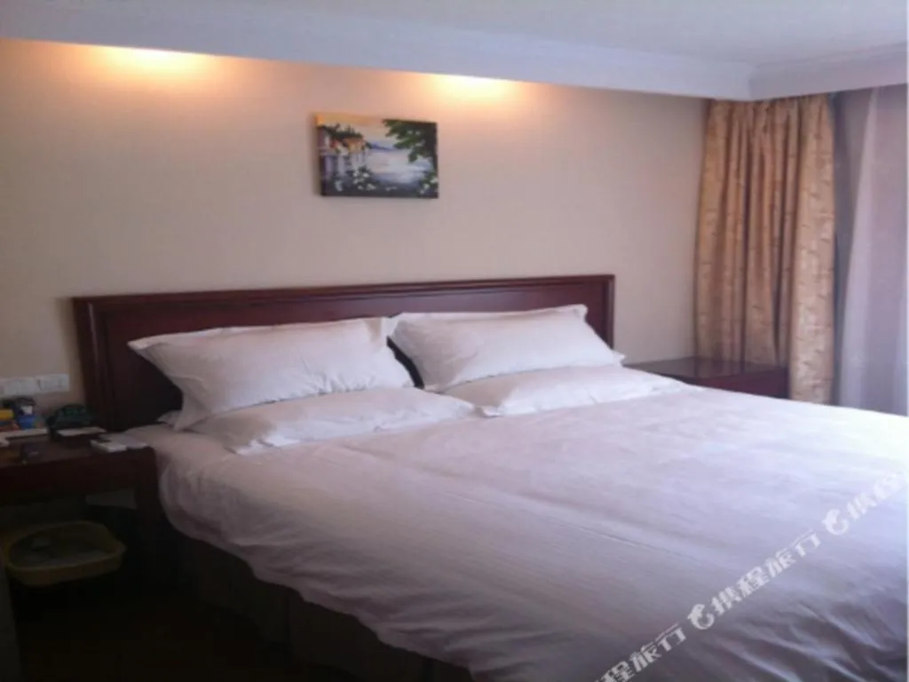 Bed in GreenTree Alliance Changzhou University City Hotel
