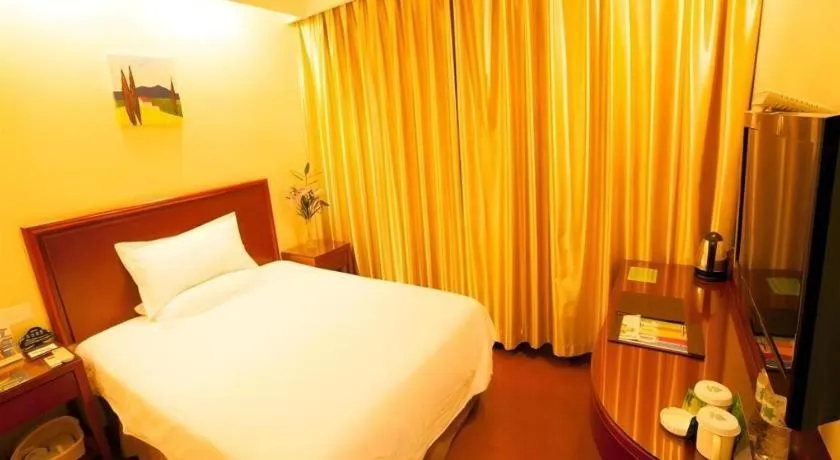 Bed in GreenTree Alliance Changzhou University City Hotel