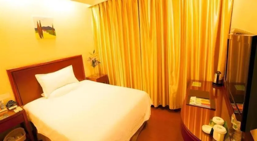 Bed in GreenTree Alliance Changzhou University City Hotel