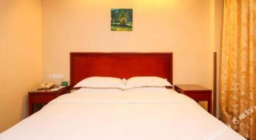 Bed in GreenTree Alliance Changzhou University City Hotel