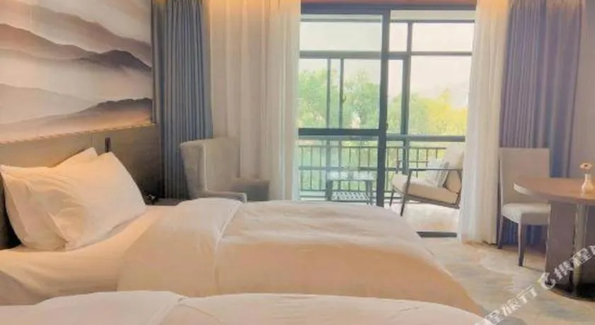 Bed in Vienna Hotel Guangxi Guilin 7-Star Wanda Plaza