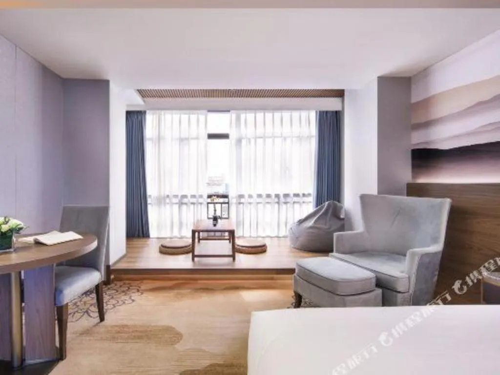 Bed in Vienna Hotel Guangxi Guilin 7-Star Wanda Plaza