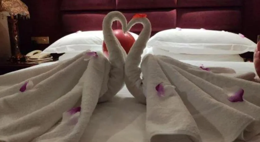 Bed in Vienna Hotel Guangxi Guilin 7-Star Wanda Plaza