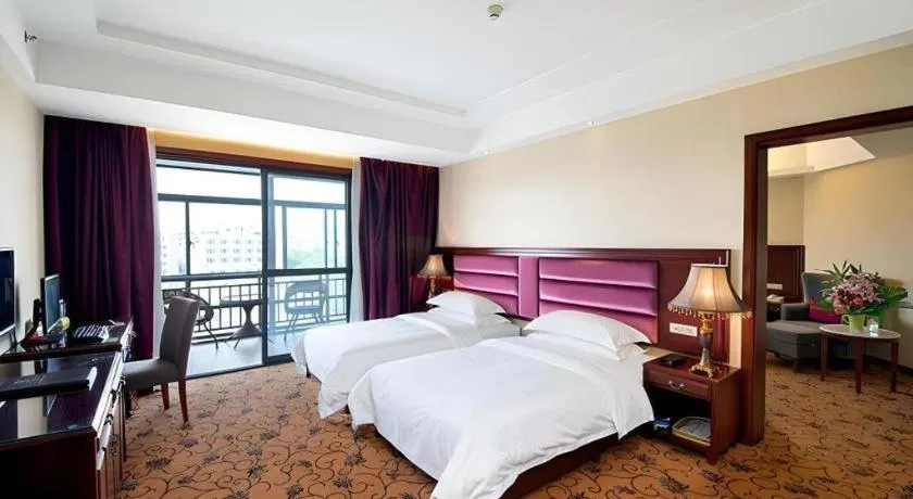 Bed in Vienna Hotel Guangxi Guilin 7-Star Wanda Plaza