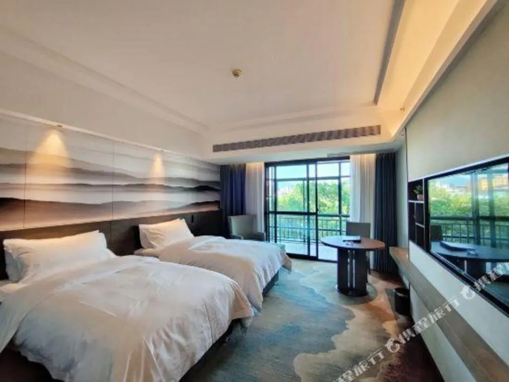 Bed in Vienna Hotel Guangxi Guilin 7-Star Wanda Plaza