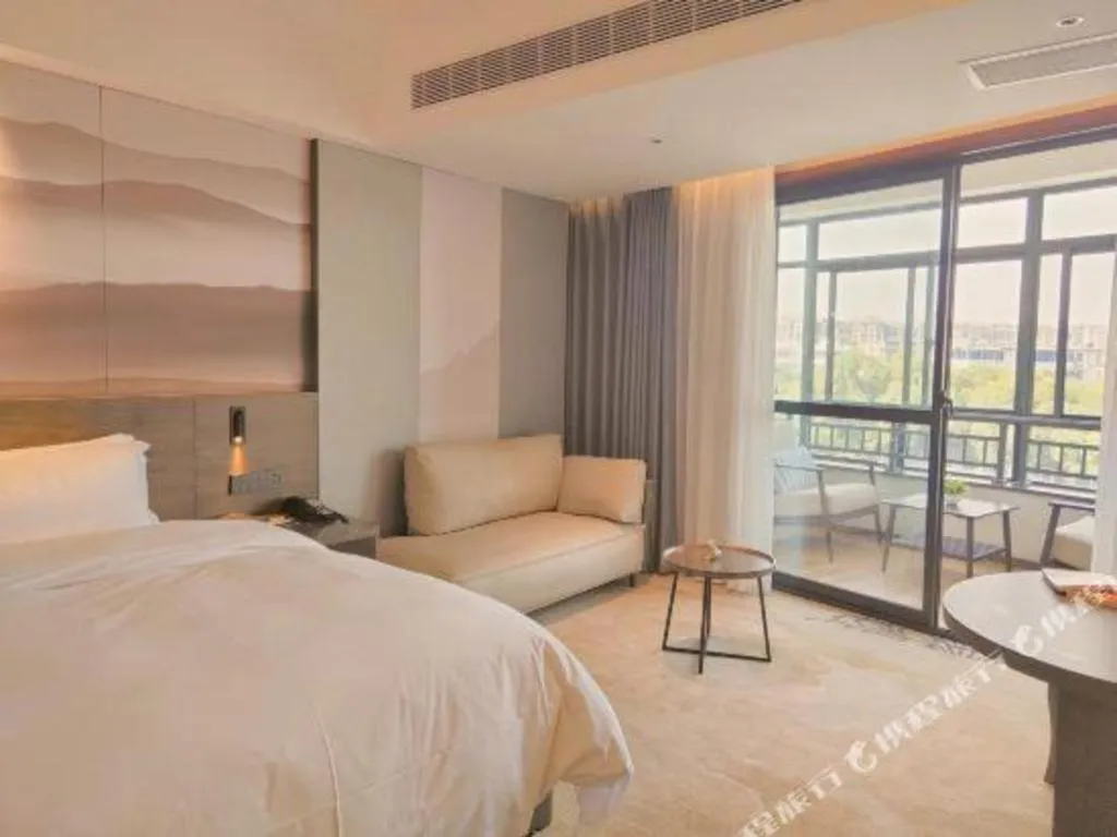 Bed in Vienna Hotel Guangxi Guilin 7-Star Wanda Plaza