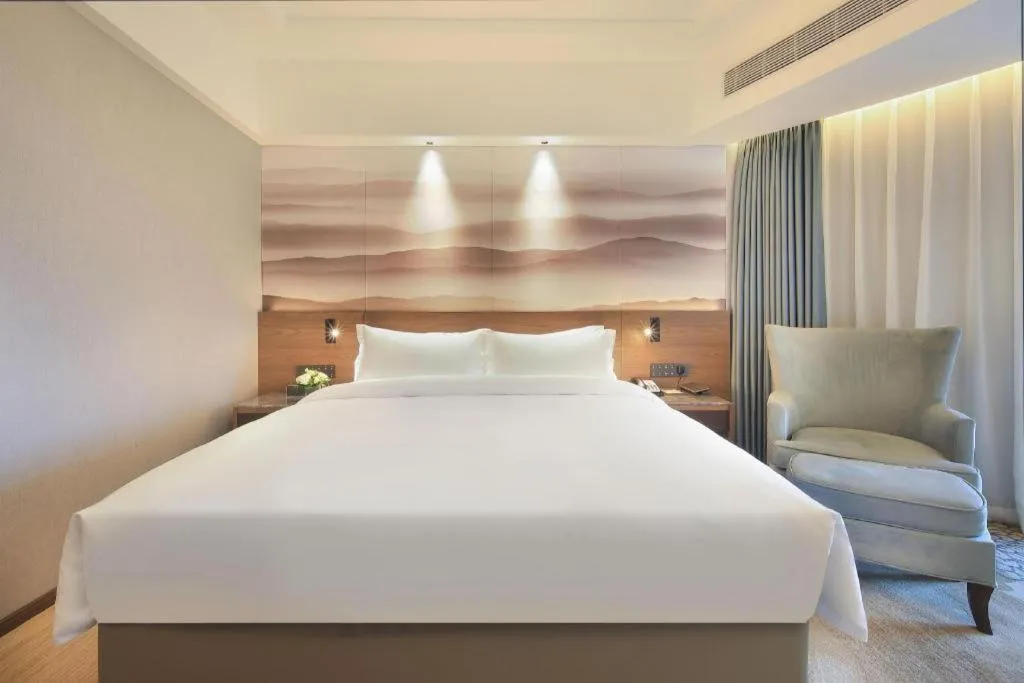 Bed in Vienna Hotel Guangxi Guilin 7-Star Wanda Plaza