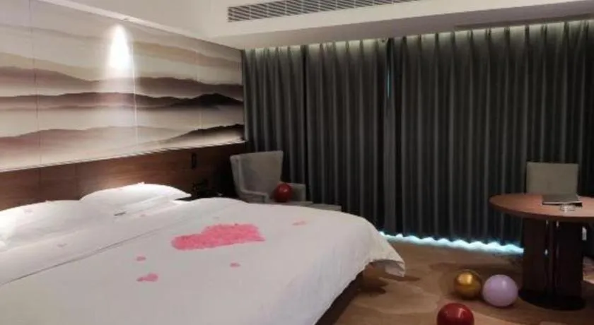 Bed in Vienna Hotel Guangxi Guilin 7-Star Wanda Plaza