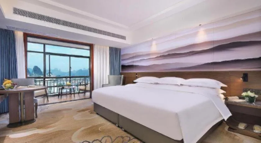 Bed in Vienna Hotel Guangxi Guilin 7-Star Wanda Plaza
