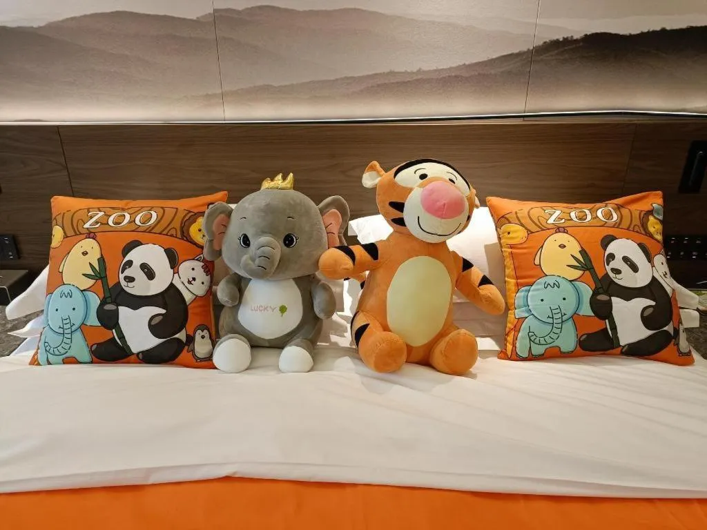 Bed in Vienna Hotel Guangxi Guilin 7-Star Wanda Plaza