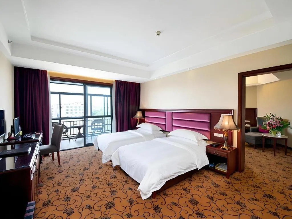 Bed in Vienna Hotel Guangxi Guilin 7-Star Wanda Plaza