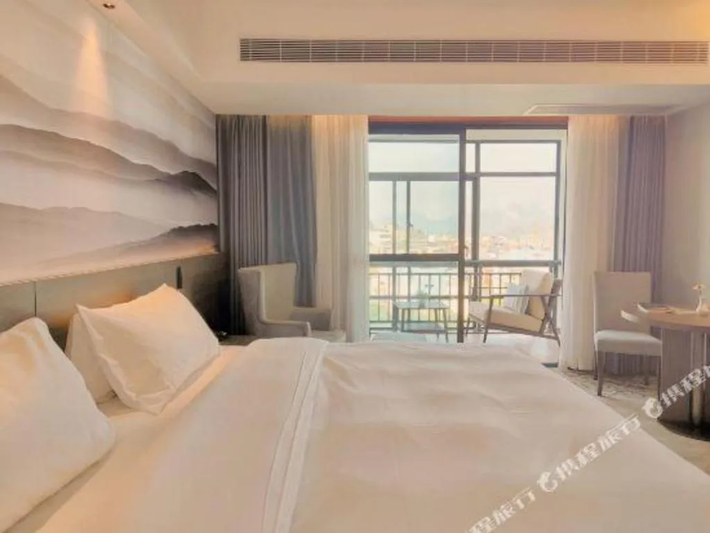 Bed in Vienna Hotel Guangxi Guilin 7-Star Wanda Plaza