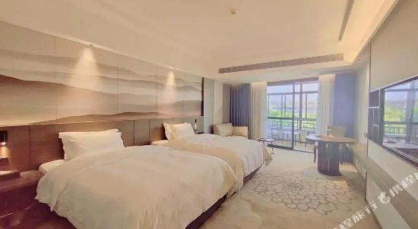 Bed in Vienna Hotel Guangxi Guilin 7-Star Wanda Plaza