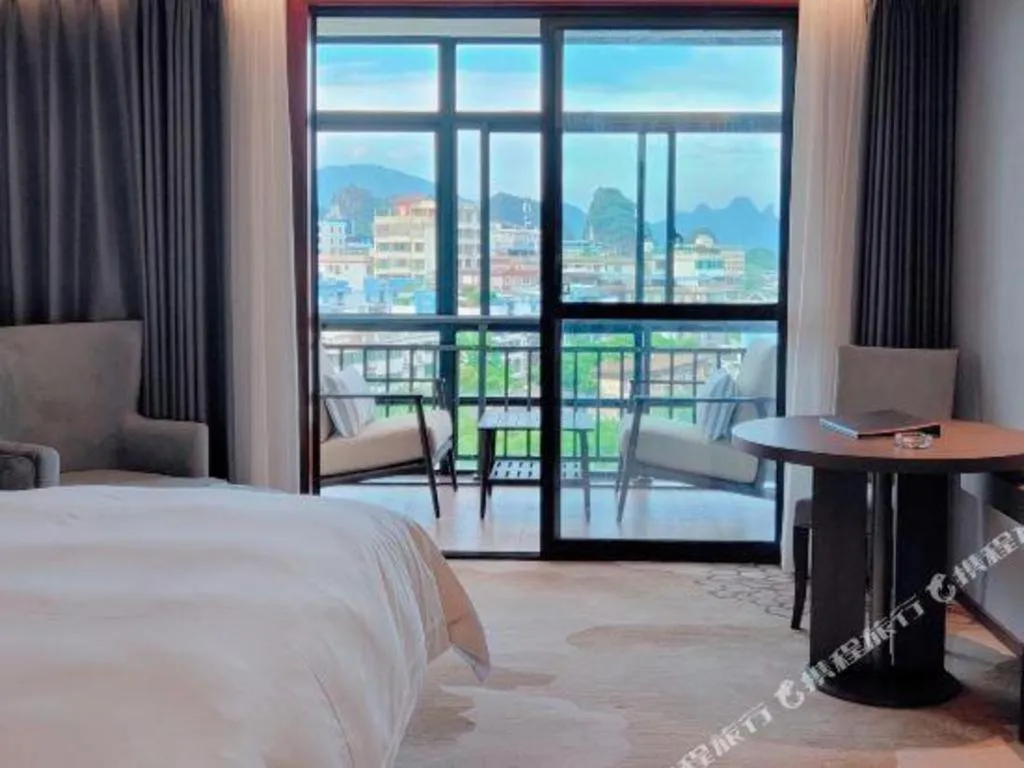 Bed in Vienna Hotel Guangxi Guilin 7-Star Wanda Plaza