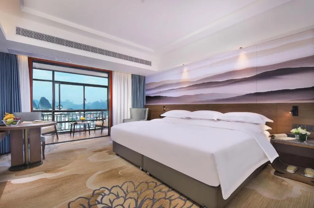 Bed in Vienna Hotel Guangxi Guilin 7-Star Wanda Plaza