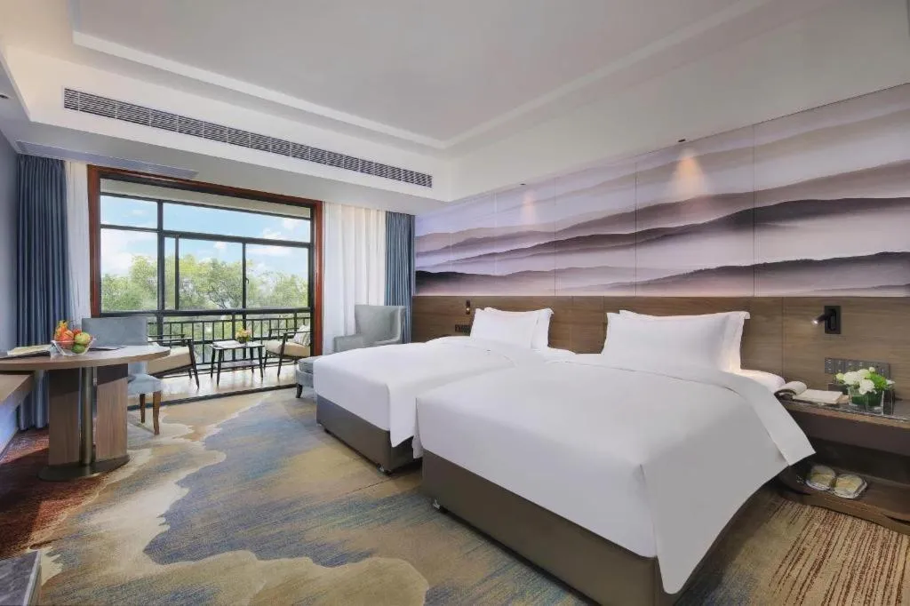 Bed in Vienna Hotel Guangxi Guilin 7-Star Wanda Plaza