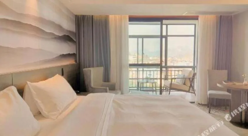 Bed in Vienna Hotel Guangxi Guilin 7-Star Wanda Plaza