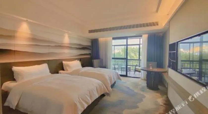 Bed in Vienna Hotel Guangxi Guilin 7-Star Wanda Plaza