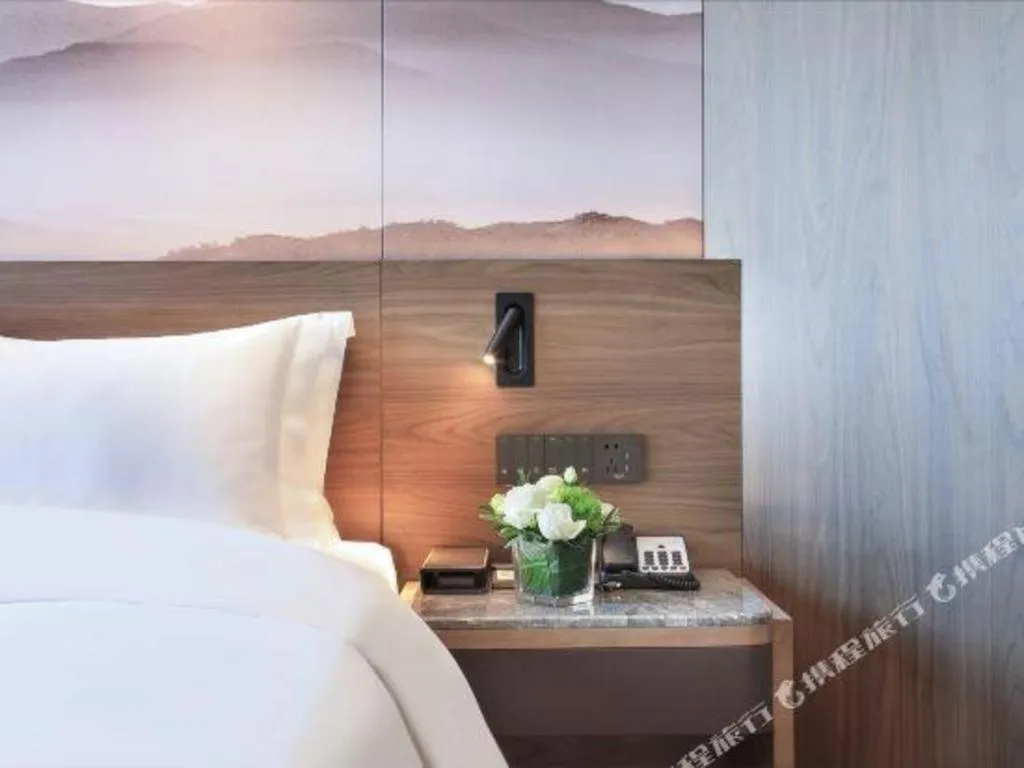 Bed in Vienna Hotel Guangxi Guilin 7-Star Wanda Plaza