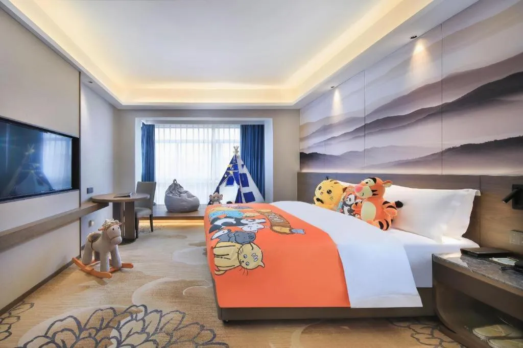 Bed in Vienna Hotel Guangxi Guilin 7-Star Wanda Plaza