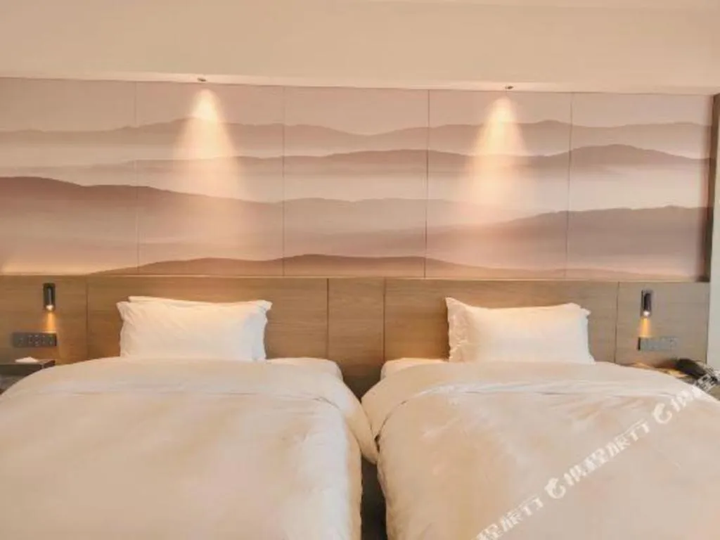 Bed in Vienna Hotel Guangxi Guilin 7-Star Wanda Plaza