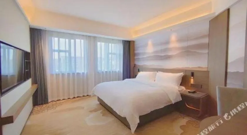 Bed in Vienna Hotel Guangxi Guilin 7-Star Wanda Plaza