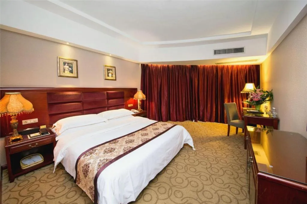 Bed in Vienna Hotel Guangxi Guilin 7-Star Wanda Plaza