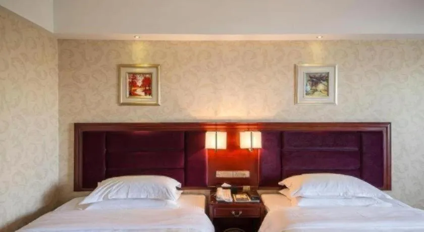 Bed in Vienna Hotel Guangxi Guilin 7-Star Wanda Plaza