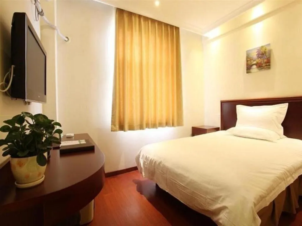 Bed in GreenTree Inn Weihai Port