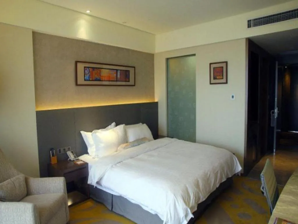 Bed in Wuhan Gleetour Hotel