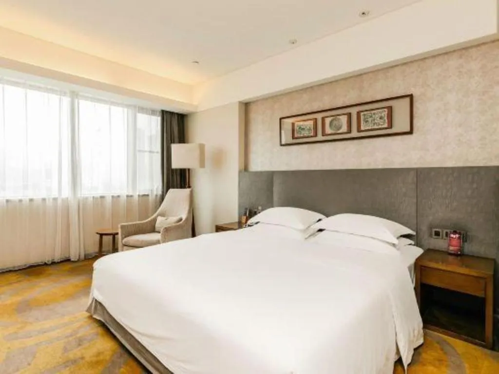 Bed in Wuhan Gleetour Hotel