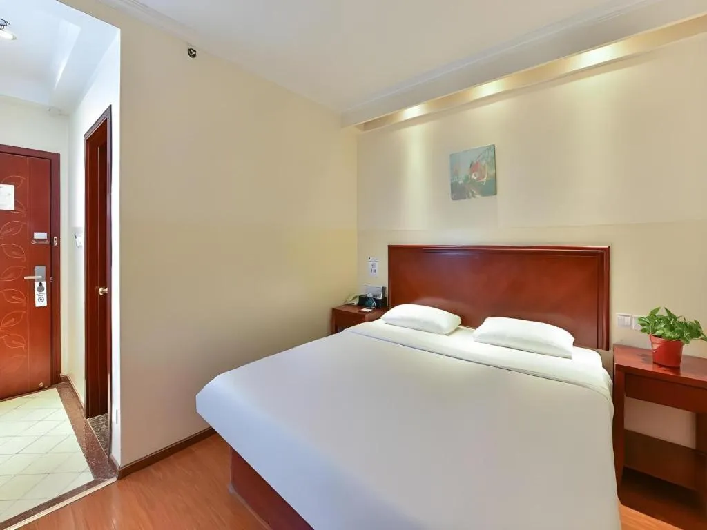Bed in GreenTree Inn Beijing Fengtai Dongda Street Express Hotel