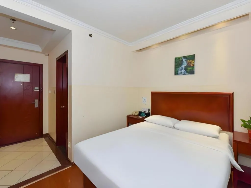 Bed in GreenTree Inn Beijing Fengtai Dongda Street Express Hotel