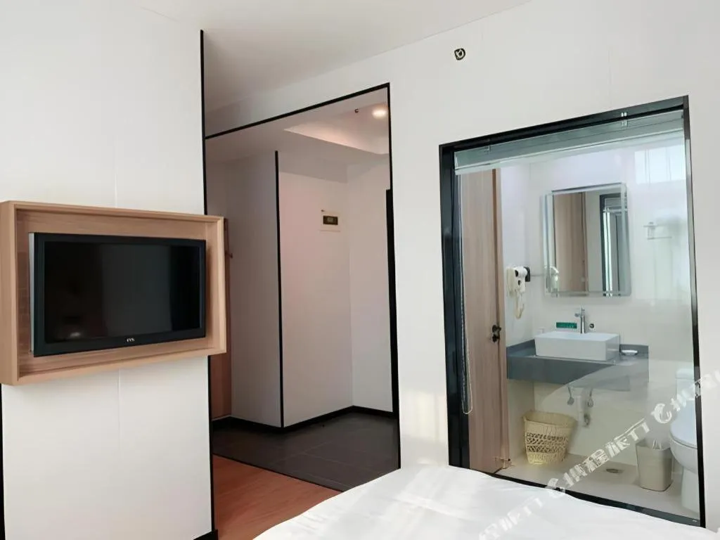 Bed in GreenTree Inn Beijing Fengtai Dongda Street Express Hotel