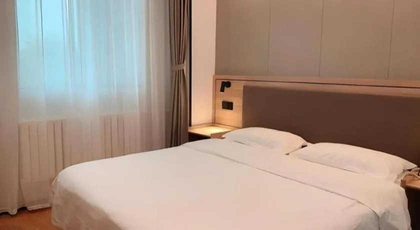 Bed in GreenTree Inn Beijing Fengtai Dongda Street Express Hotel