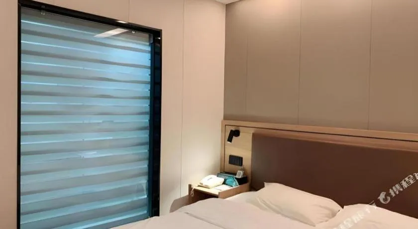 Bed in GreenTree Inn Beijing Fengtai Dongda Street Express Hotel