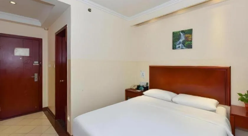 Bed in GreenTree Inn Beijing Fengtai Dongda Street Express Hotel