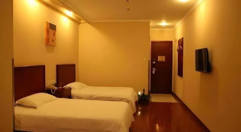 Bed in GreenTree Inn Yixing Zhangzhu Express Hotel