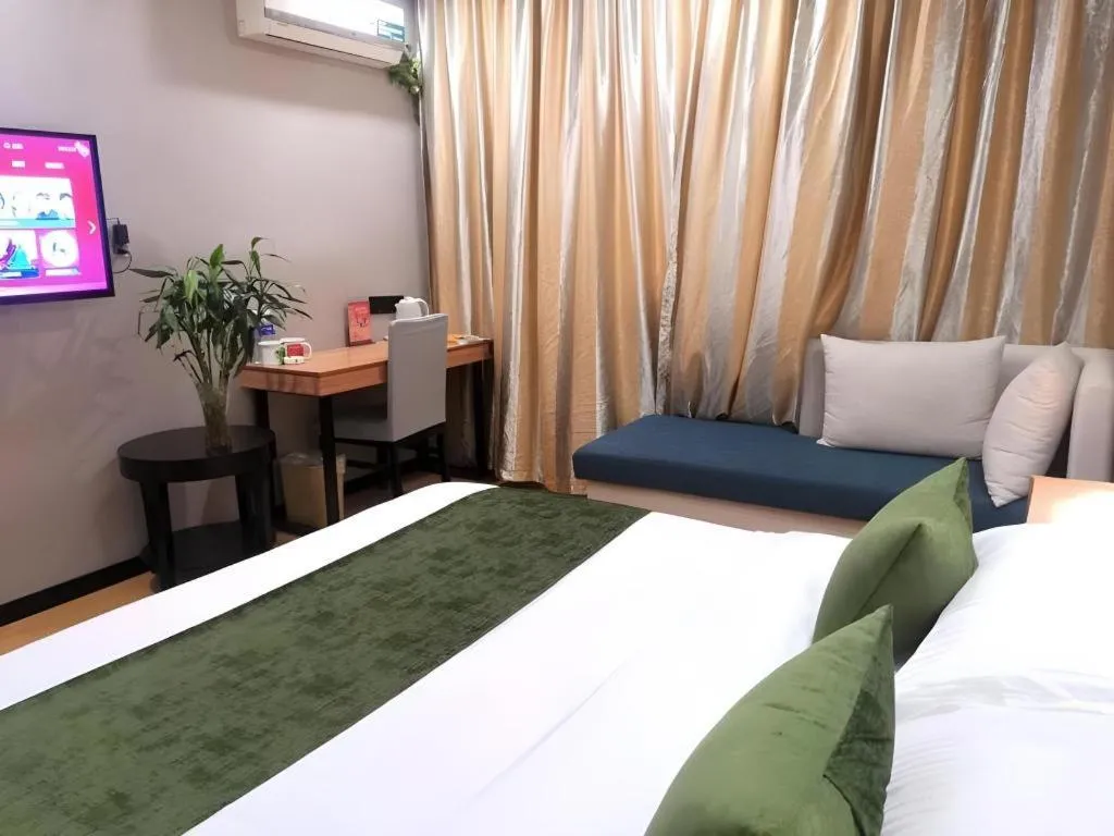 Bed in GreenTree Inn Yixing Zhangzhu Express Hotel