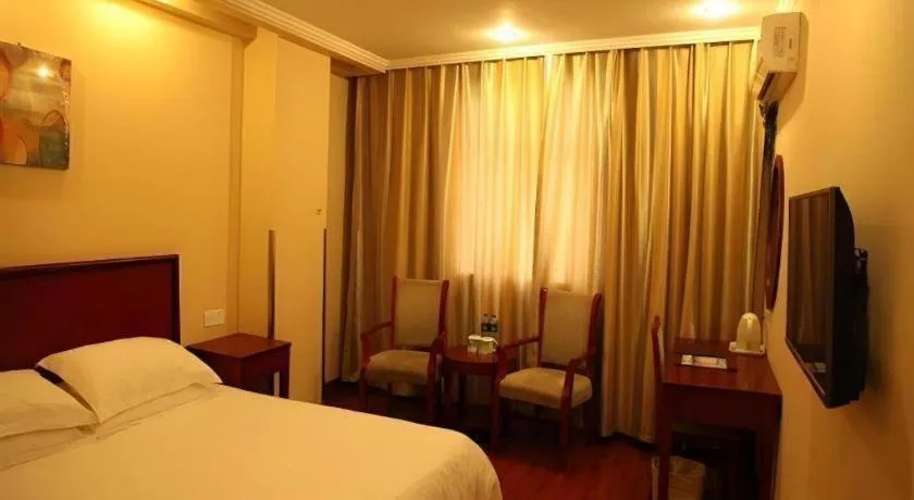 Bed in GreenTree Inn Yixing Zhangzhu Express Hotel