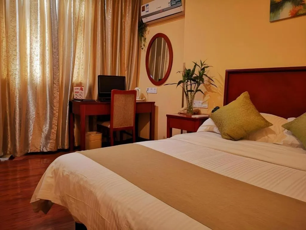 Bed in GreenTree Inn Yixing Zhangzhu Express Hotel