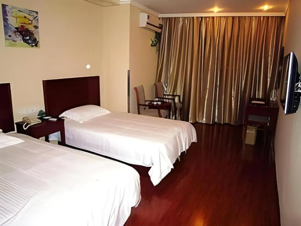 Bed in GreenTree Inn Yixing Zhangzhu Express Hotel