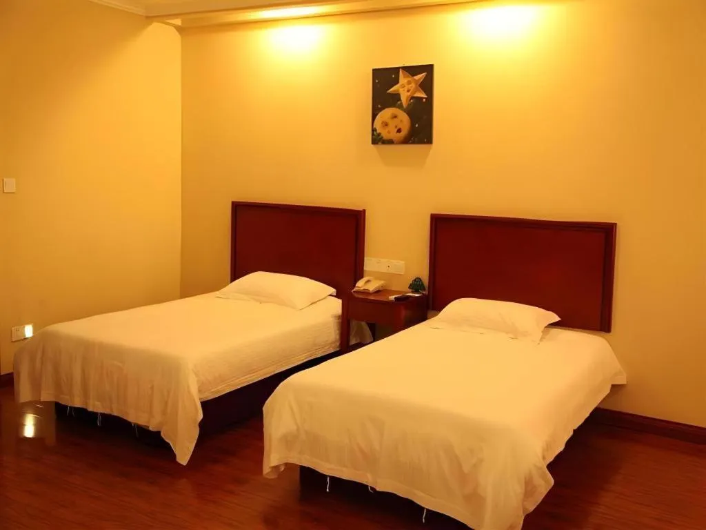 Bed in GreenTree Inn Yixing Zhangzhu Express Hotel