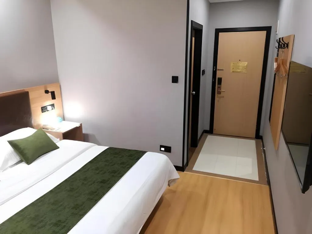 Bed in GreenTree Inn Yixing Zhangzhu Express Hotel