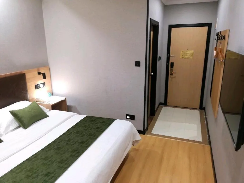 Bed in GreenTree Inn Yixing Zhangzhu Express Hotel