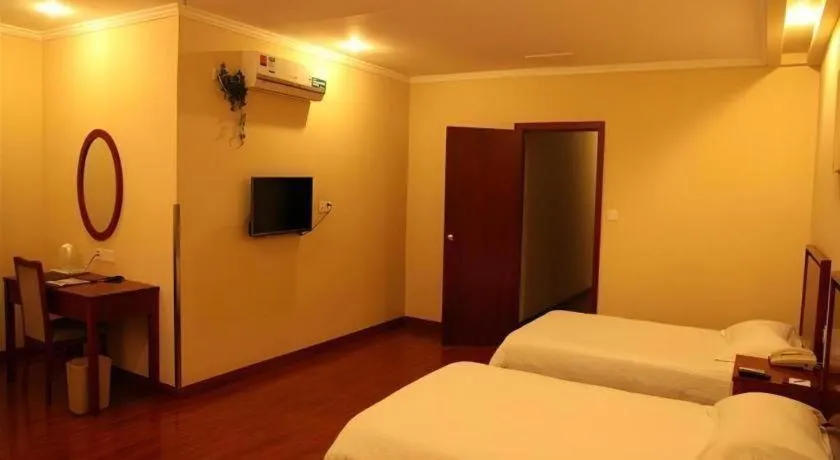 Bed in GreenTree Inn Yixing Zhangzhu Express Hotel