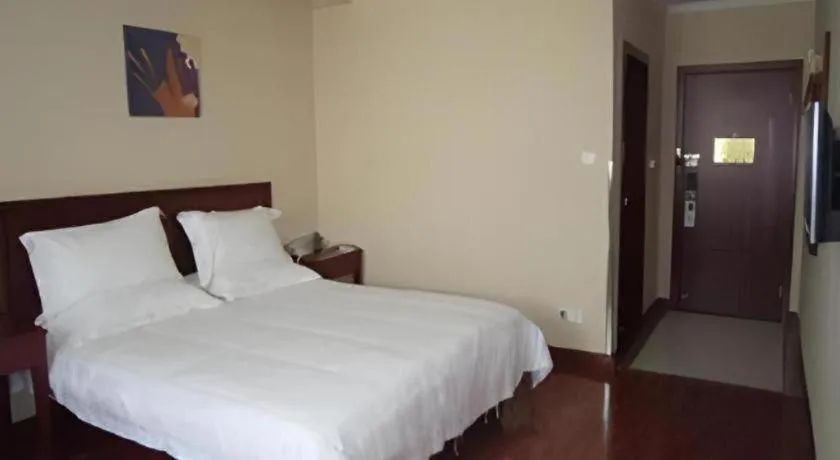 Bed in GreenTree Inn Yixing Zhangzhu Express Hotel